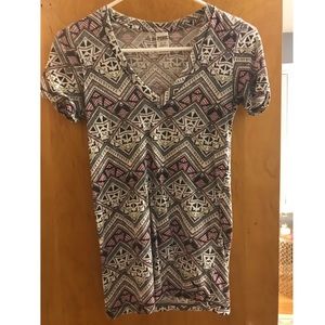 Patterned Pink V-Neck Tee size:XS